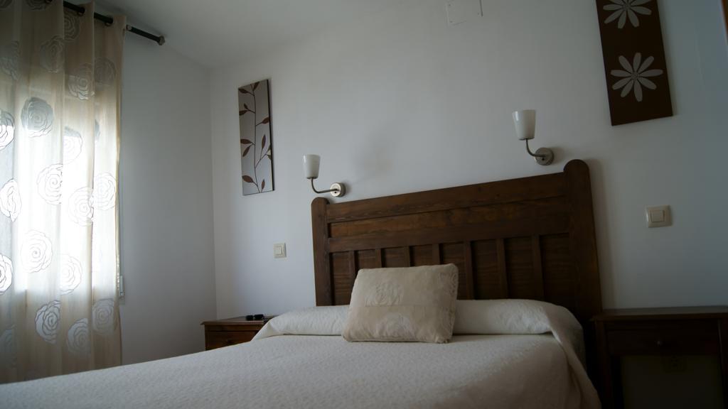 Hostal Restaurante Bustos Villarrubio Exteriör bild